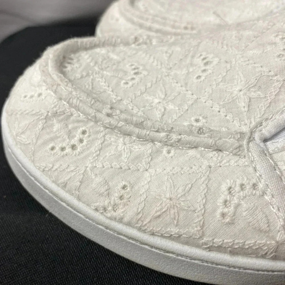 CORAL BAY MOZIE WOMENS SIZE 8 WHITE EYELET SLIP ON LOAFER COMFORT SHOE CLEAN - Picture 7 of 14